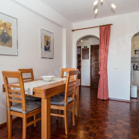 Seaview H Apartment *